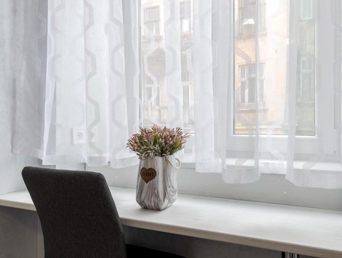 Golden Violin ! Apartments Lviv S Екстериор снимка