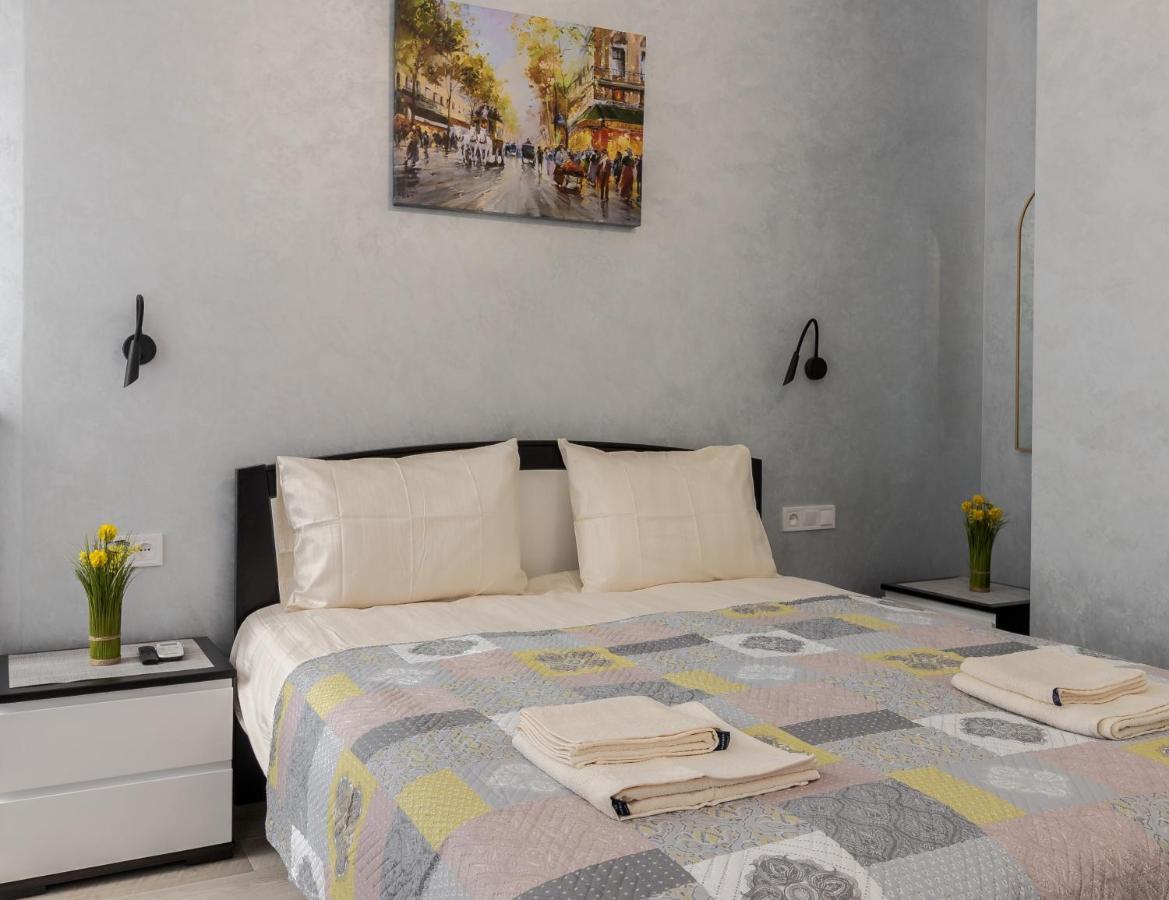 Golden Violin ! Apartments Lviv S Екстериор снимка