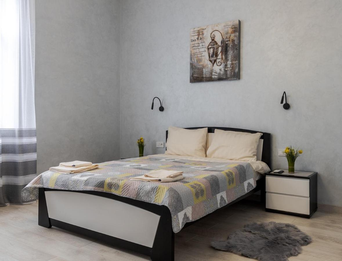 Golden Violin ! Apartments Lviv S Екстериор снимка